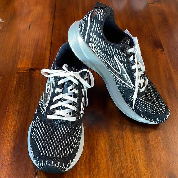 Brooks Shoes - Brooks Levitate 5 Women’s 10